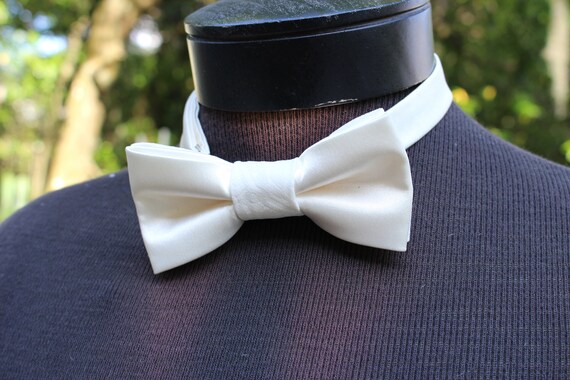 Adjustable Bowtie Off-White - image 1