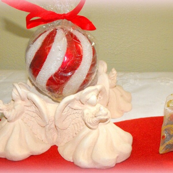 Christmas Angels Candle Holder, 3 Angels Stoneware in Pink United Design Corp 1989 Signed ( USA )