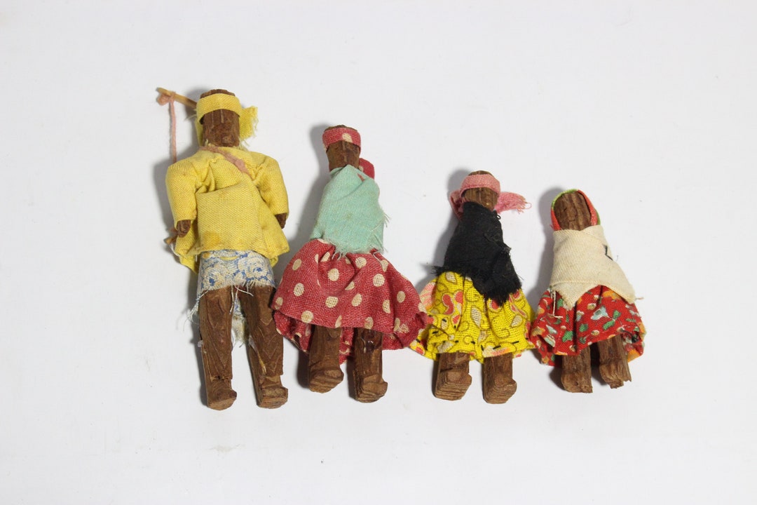 Vintage Carved Wood Art Dolls Family of 4 Collectible Dolls Etsy