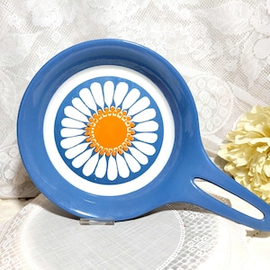 Turi Design Norway Ceramic Pan, Figgjo Flint Bowl, Daisy Pattern, 1970s Mid-Century Vintage Replacement