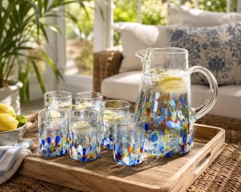 Set van handgeblazen Mexicaanse confettiglazen kan en 6 glazen – kleurrijke Margarita-drinkgerei, leuke stijl keukendecor, kleurrijke drinkgerei