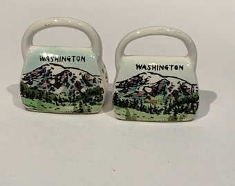 Washington State Souvenir Salt & Pepper Shaker, Ceramic Purse Form shaker set from Japan,