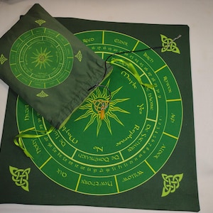 Tela de adivinación con péndulo celta que muestra el calendario del árbol irlandés. Bolsa a juego disponible.
