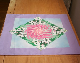 Lilien und Bänder Pagan Altartuch oder Tarottuch. Passende Tasche erhältlich