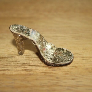 Madame Alexander ~ single gold no strap