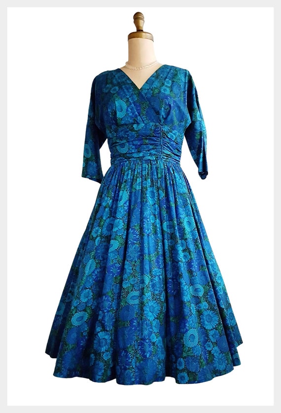 1950s blue floral cotton full skirt dress size me… - image 1