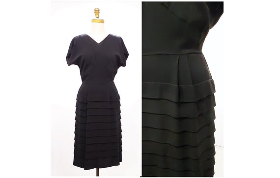 Late 1940s early 1950s fitted rayon pleated littl