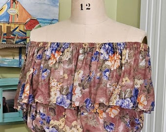Rockabilly weekend | 1980s floral cotton blend crop top | 80s rockabilly ruffle off the shoulder top