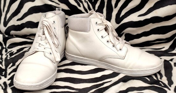 sneaker doc martens