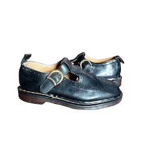 Dr Martens vintage women&#39;s shoes from the 80s made in England 8142 Mary Jane brogue T strap black EU 39 UK 6