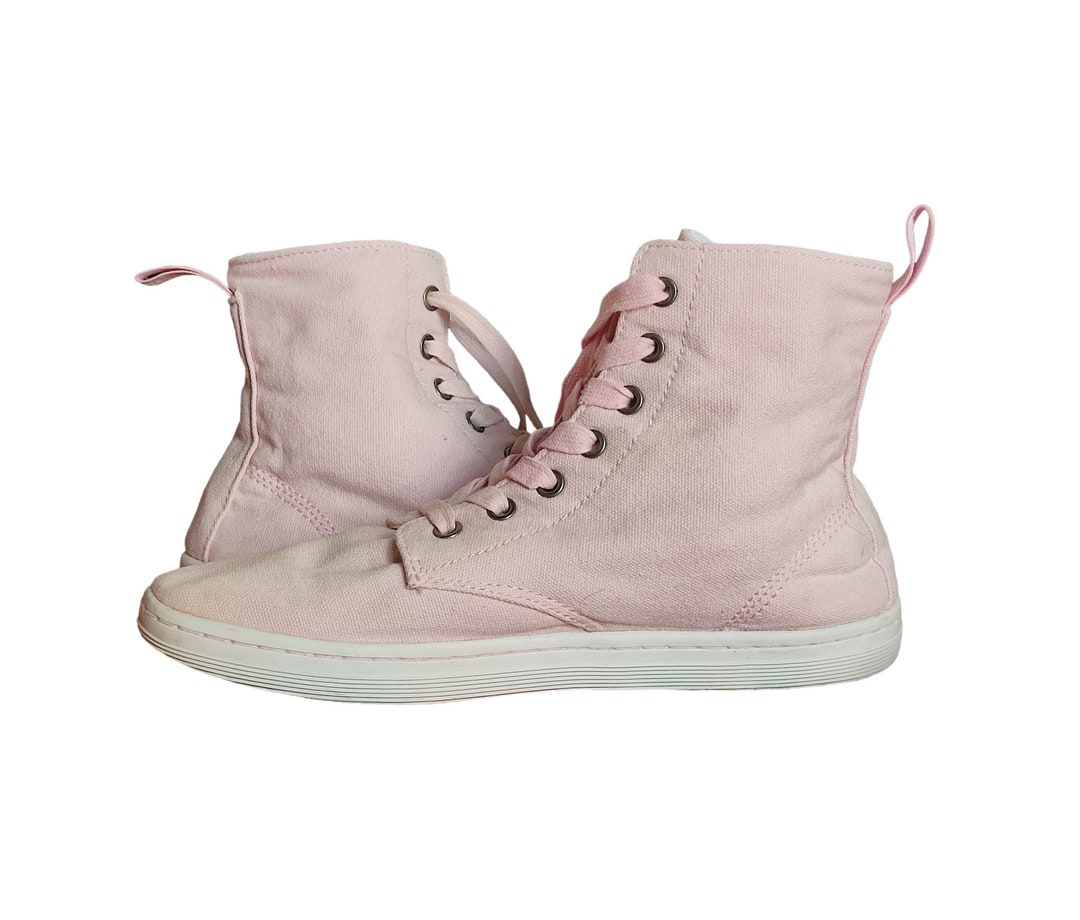 Dr martens hackney floral discount