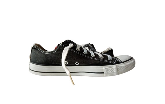 Converse top negras tachuelas