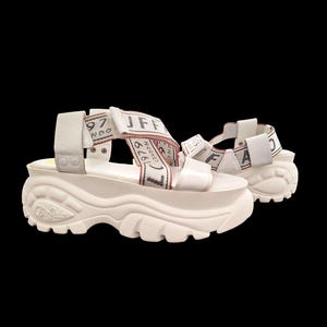 Sandalias de plataforma cruzadas blancas Buffalo, talla EU 39