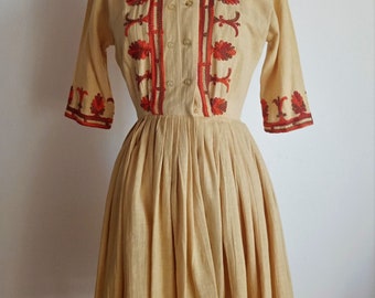 Vintage 1950s dress with American corolla skirt embroidery XS