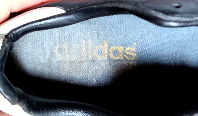 Vintage 90er Jahre Adidas Samba Sneakers US 7,5 UK 7 schwarz weißes Leder Hergestellt in Litauen Bild 8