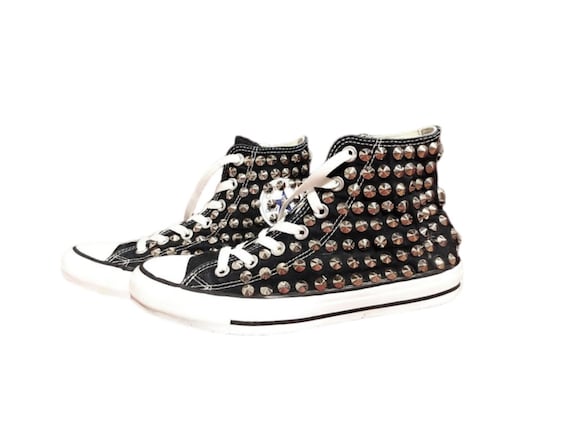 Converse negras tachuelas top