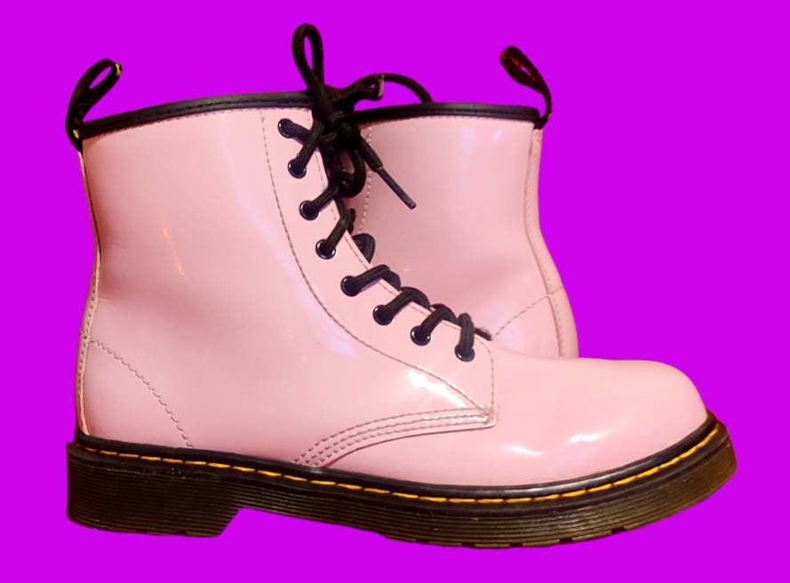 Baby pink cheap dr martens