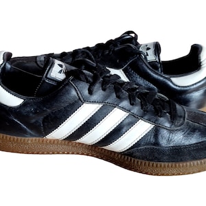 Vintage 90er Jahre Adidas Samba Sneakers US 7,5 UK 7 schwarz weißes Leder Hergestellt in Litauen Bild 2