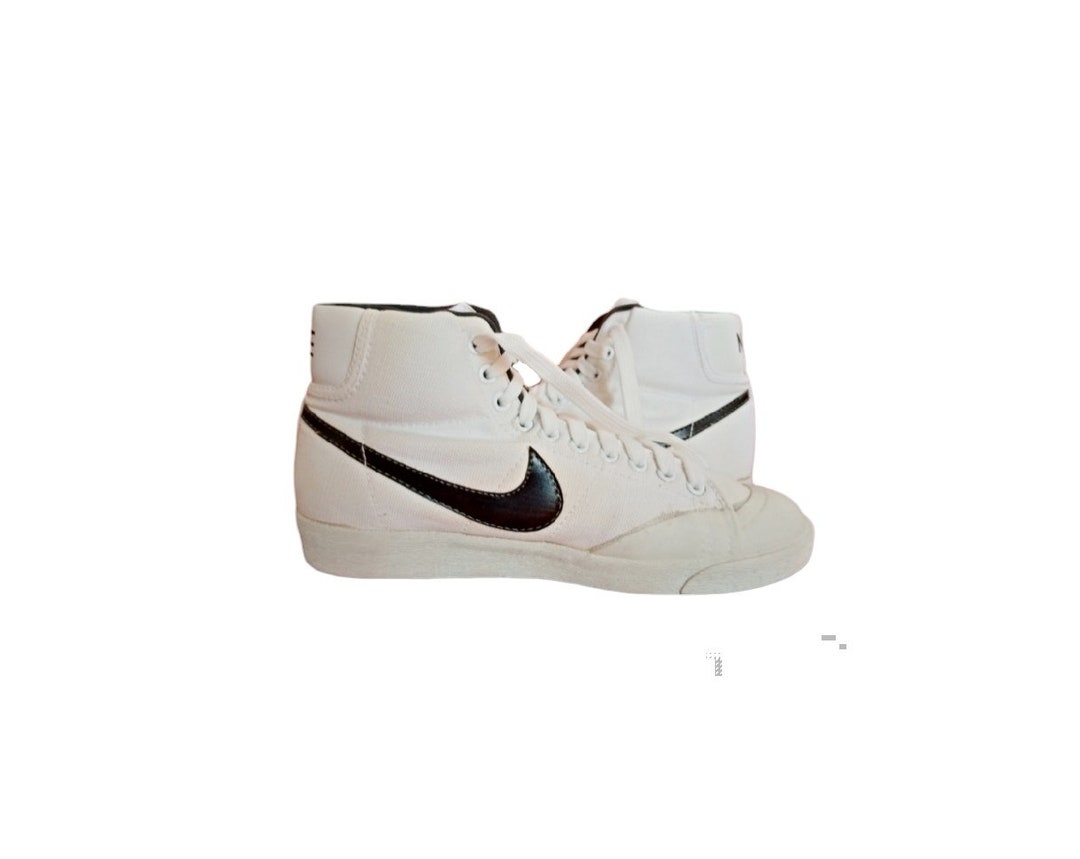 VINTAGE 1990s NIKE CANVAS SNEAKERS, Men's Fashion, Footwear, Sneakers on  Carousell