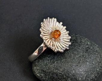 Silver and amber ring for women, star sterling jewelry for my sister in law, one of a kind ring, sister birthday gift, scandinavian modern