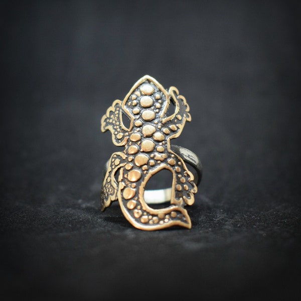 Brass lizard ring, wild animal inspired tribal gecko ring jewelry, mens womens viking jewelry cosplay costume accessories, unisex totem ring