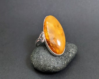 Amber ring, sterling silver and butterscotch amber gemstone ring, handmade jewelry for women, statement Baltic amber jewelry EU size 20,5 mm