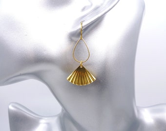 Raw brass earrings, Geometric dangle earrings, Simple earrings,  Moden earrings, Raw brass earrings, Sector drop earrings, Dainty earrings