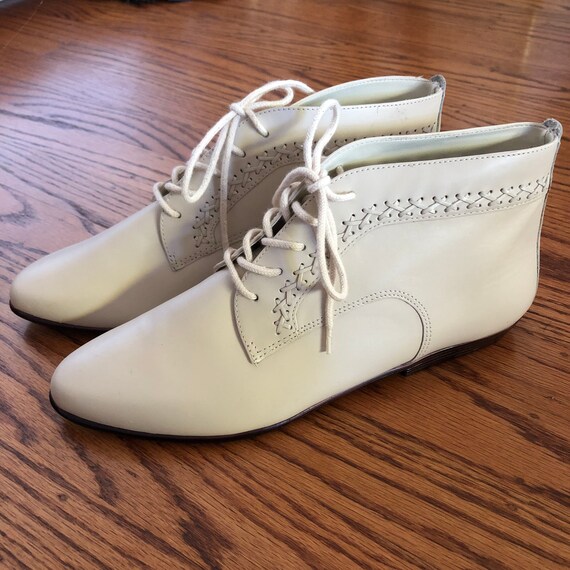 Vintage 80s Ivory Lace Up Ankle Booties Size 8.5