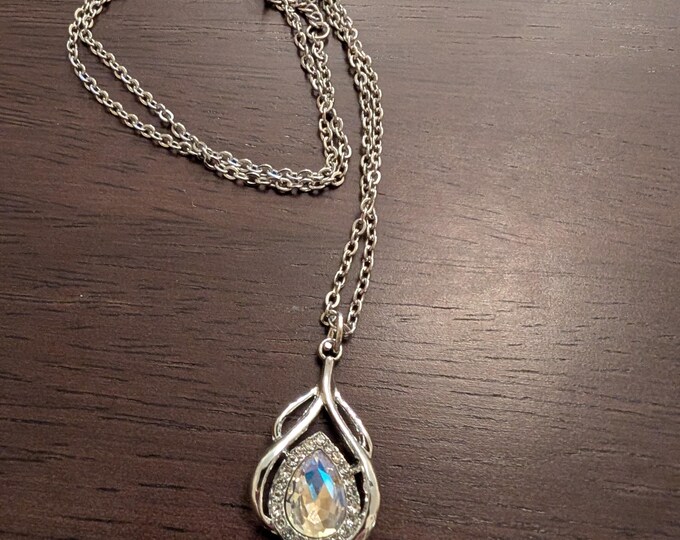 Dew drop necklace