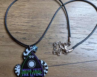 Trau dem Lebenden niemals Halskette: Handgemachter Gothic-Anhänger