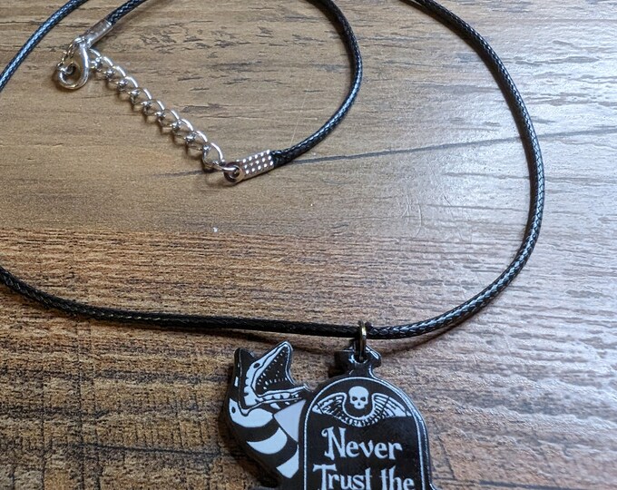 Never trust Necklace