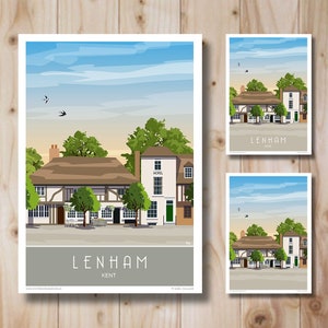 Puede incluir: Una ilustración colorida de un edificio con un techo de paja y el texto "LENHAM KENT" debajo. El edificio está rodeado de árboles y un cielo azul con nubes blancas.