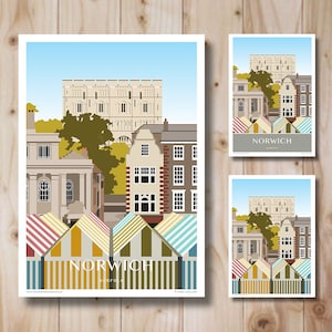 以下が含まれることがあります： イギリスのノーウィッチのカラフルなイラスト。ストライプのテントが並ぶマーケットと、背景にノーウィッチ大聖堂が見える。