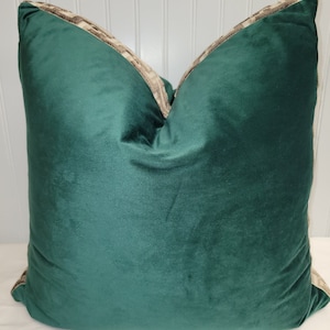 Samt, dunkel smaragd, grün, griechischer Schlüssel, Bandbesatz, Borte, boxed, 24 x 24, Kissenbezug, versandfertig, made in USA