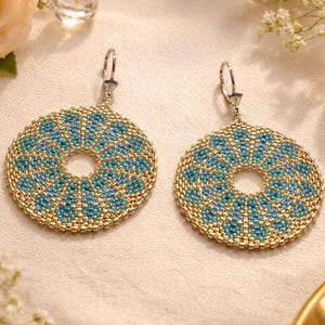 Anleitung für runde Peyote-Ohrringe „Ozean“ – Peyote-Technik mit 15/0 Rocailles und 11/0 Miyuki Delicas – PDF-Tutorial