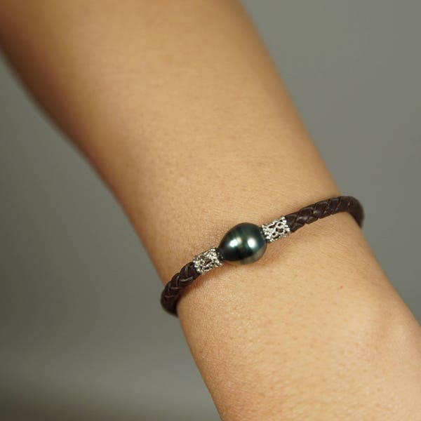 Bracelet en cuir avec perles de Tahiti 10-11 mm