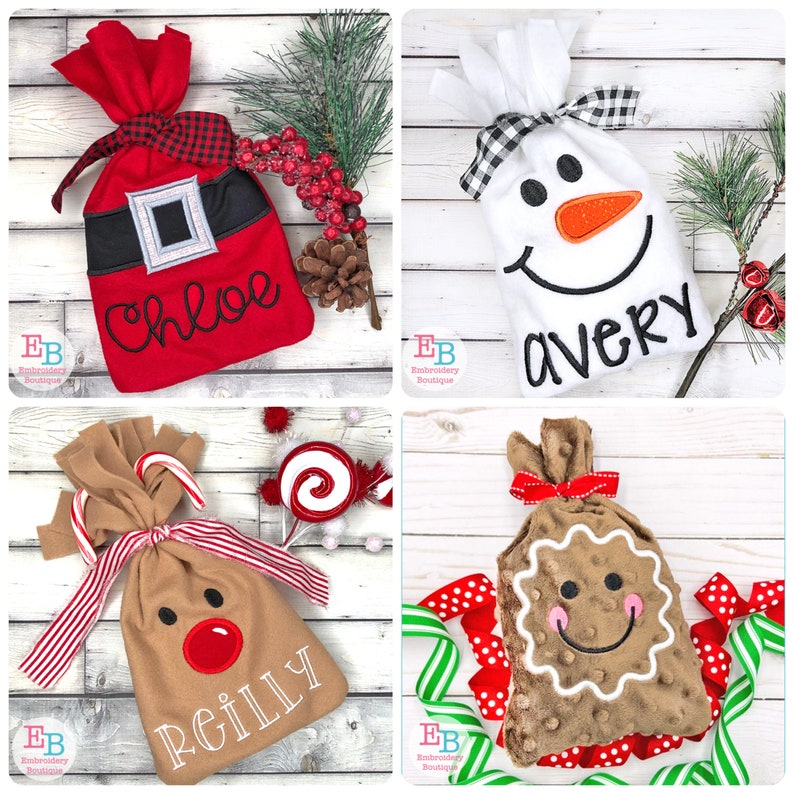 Peut inclure: Quatre sacs cadeaux de No&euml;l personnalis&eacute;s avec des motifs diff&eacute;rents. Les sacs sont rouge, blanc, marron et beige. Les sacs sont d&eacute;cor&eacute;s d'un bonhomme de neige, d'un renne, d'un bonhomme en pain d'&eacute;pices et du P&egrave;re No&euml;l. Les sacs sont personnalis&eacute;s avec les noms Avery, Reilly, Chloe et Avery.