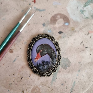 Retrato em miniatura de cisne negro original em miniatura vintage emoldurado pintura a óleo para casa de bonecas presente de natal broche pintado à mão pingente magnético