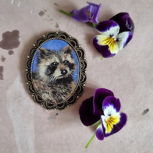 Pintura de mapache en miniatura, arte animal, 1,6 x 1,18 pulgadas, retrato de vida silvestre, arte de pared al óleo, regalo de Navidad, broche hecho a mano, colgante magnético, marco original