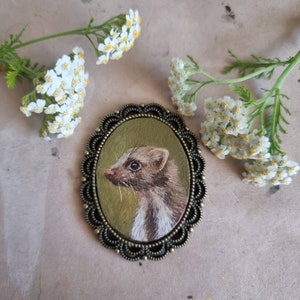 Pintura de marta en miniatura original de 1,6 x 1,18 pulgadas, retrato de animal al óleo enmarcado para casa de muñecas, regalo de Navidad, broche hecho a mano, colgante de imán, arte