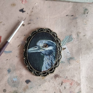 Ritratto di uccello in miniatura dipinto ad olio originale incorniciato regalo di Natale Decor spilla dipinta a mano ciondolo con magnete dipinto arte della nitticora incoronata