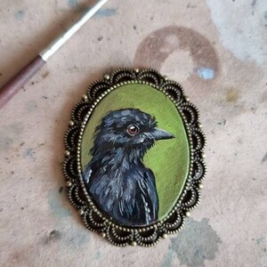 Retrato en miniatura de drongo negro pintura al óleo original enmarcada en miniatura, regalo / decoración de Navidad, broche / imán / colgante / pintura pintado a mano