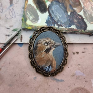 Arrendajo euroasiático en miniatura, 1,6 x 1,18 pulgadas, retrato de pájaro, pintura al óleo original en miniatura enmarcada, regalo de Navidad, decoración, broche hecho a mano, colgante magnético