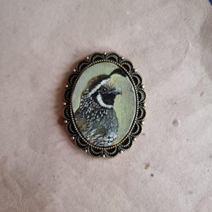 Retrato de codorniz en miniatura, 1,6 x 1,18 pulgadas, estilo vintage, pintura al óleo, arte original para casa de muñecas, regalo de Navidad, colgante con imán hecho a mano
