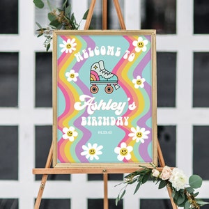 K&ouml;nnte beinhalten: Ein Willkommenszeichen f&uuml;r eine Geburtstagsparty mit einem Regenbogenhintergrund und einer Rollschuhgrafik. Das Schild lautet "Willkommen zu Ashleys Geburtstag 01.23.45".