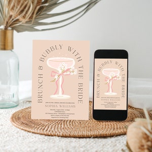 Op de afbeelding: Een roze en gouden uitnodiging voor een bruidsbrunch met de tekst "Brunch & Bubbly with the Bride" en een champagnefluit-illustratie. De uitnodiging bevat de naam van de bruid, datum, tijd en locatie.
