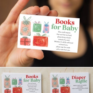 K&ouml;nnte beinhalten: Eine Babyparty-Einladungskarte im Aquarellstil mit dem Text "Books for Baby". Die Karte zeigt Illustrationen von Geschenkboxen in Rot, Gr&uuml;n und Rosa. Die Karte enth&auml;lt auch eine Bitte, ein Buch anstelle einer Karte mitzubringen.