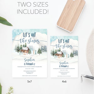 K&ouml;nnte beinhalten: Zwei Einladungskarten mit Winter-Ski-Motiv. Die Karten zeigen eine verschneite Berglandschaft mit einer H&uuml;tte und Skifahrern. Der Text lautet "Let's Hit the Slopes" und "Sophia wird 12". Die Gr&ouml;&szlig;en sind 12,7 x 17,8 cm und 10,2 x 15,2 cm.