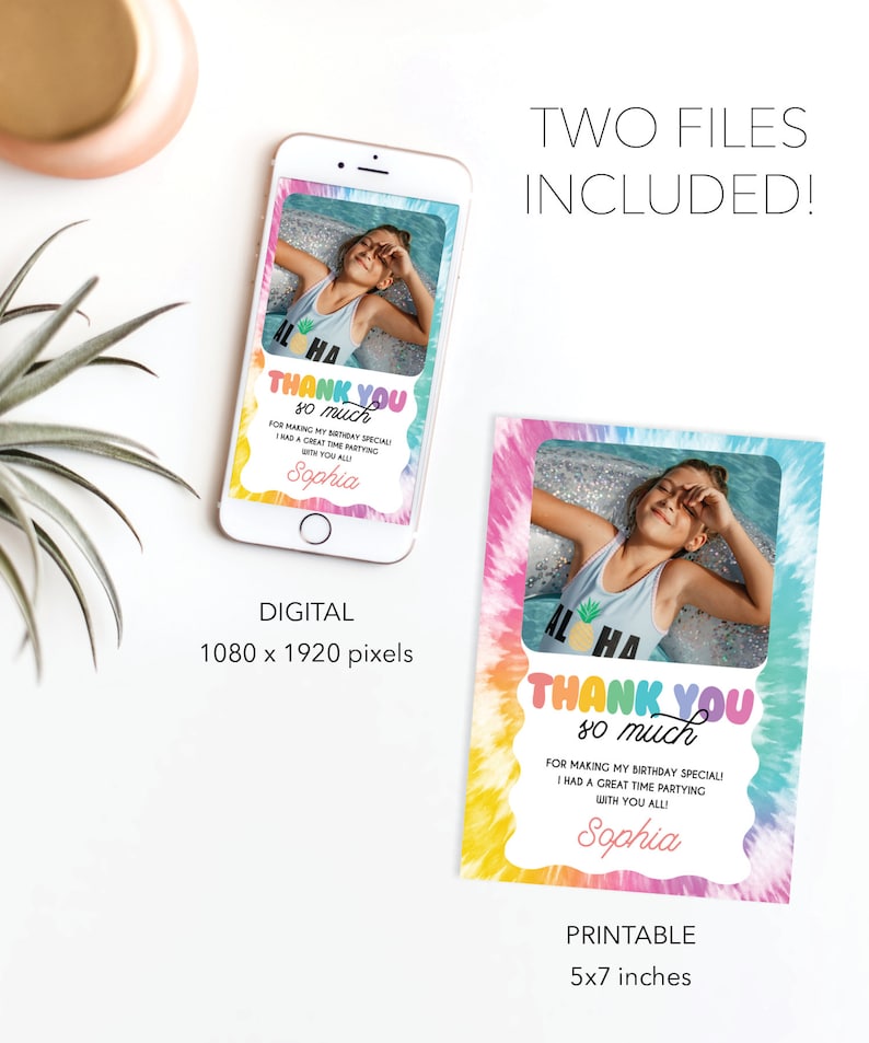 Peut inclure: Deux cartes de remerciement num&eacute;riques et imprimables avec un fond tie-dye et une photo d'une fille. Le texte sur la carte dit "Merci beaucoup" et "Pour avoir rendu mon anniversaire sp&eacute;cial ! J'ai pass&eacute; un bon moment &agrave; faire la f&ecirc;te avec vous tous !" La carte est sign&eacute;e "Sophia".