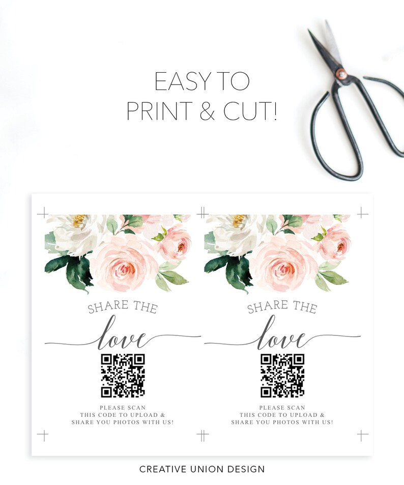 K&ouml;nnte beinhalten: Wei&szlig;e Einladungskarten mit floralen Arrangements aus rosa und wei&szlig;en Rosen und dem Text "SHARE THE love". Enth&auml;lt einen QR-Code und den Text "PLEASE SCAN THIS CODE TO UPLOAD & SHARE YOU PHOTOS WITH US!".